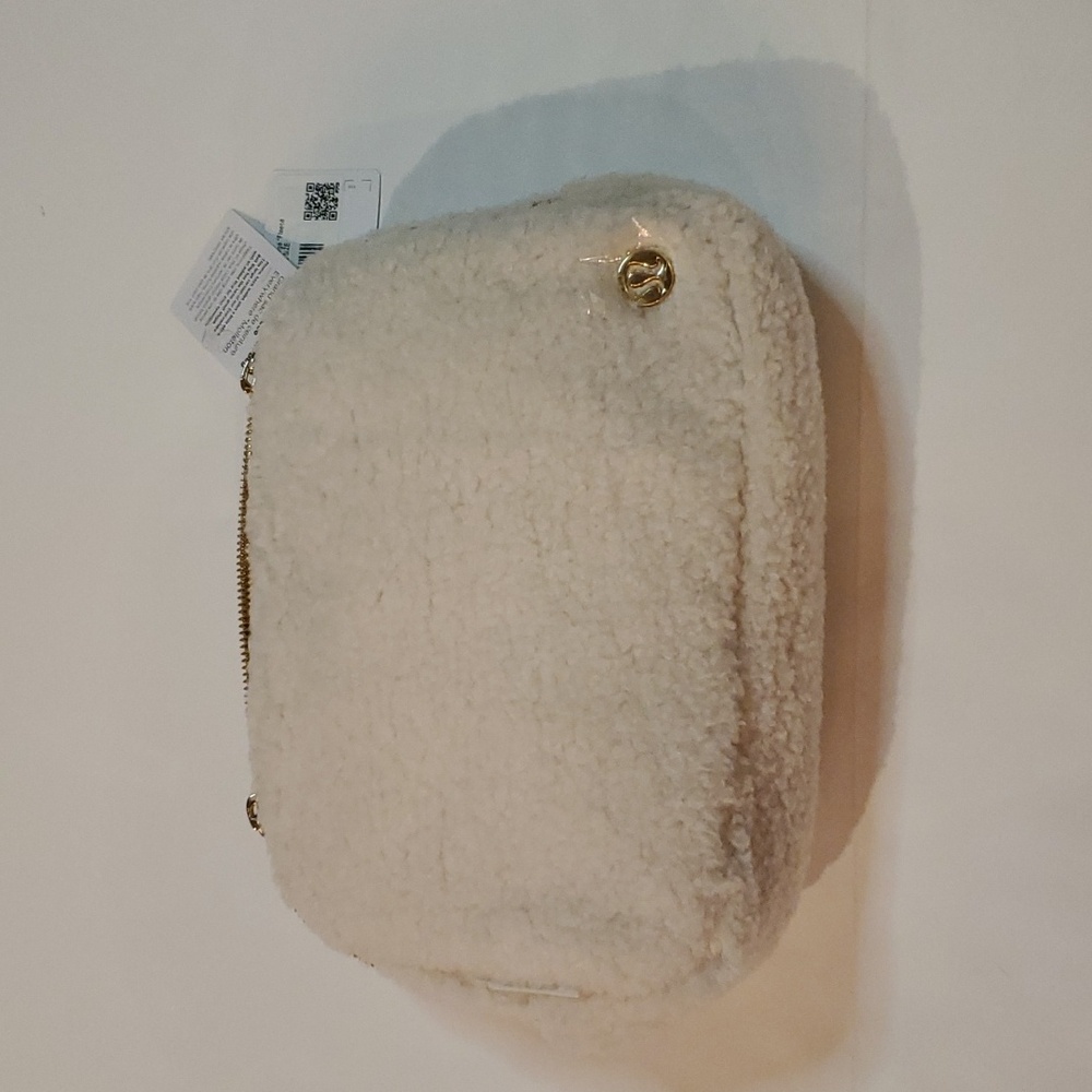 NWT Lululemon Everywhere Sherpa Fleece Belt Bag